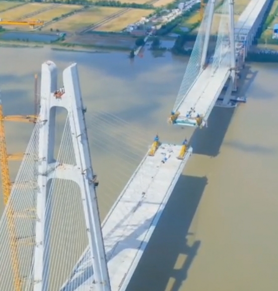 柳州雷姆預應力橋面吊機、廣州銀湖大橋施工